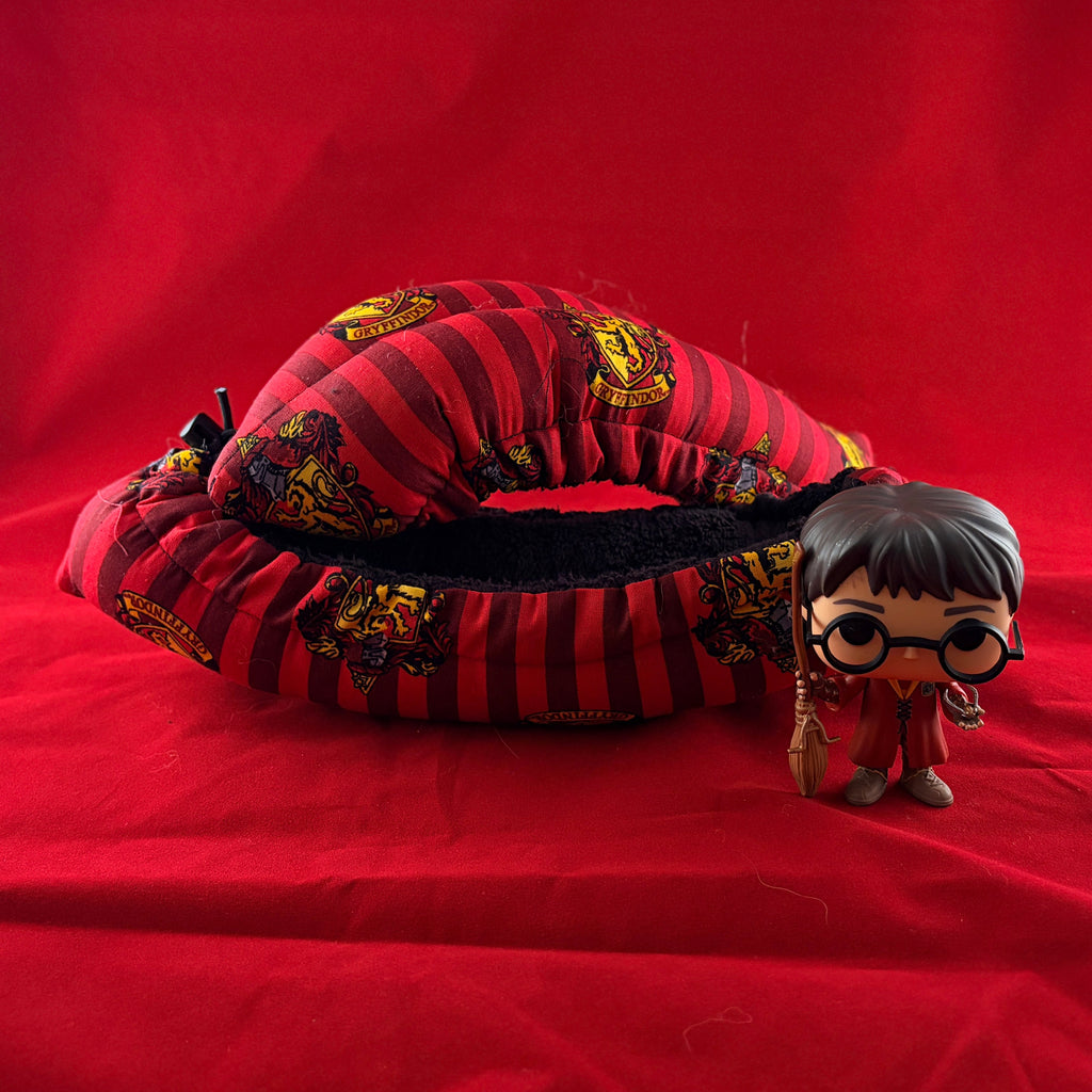 Red and gold wizard house inspired blade soakers detail view